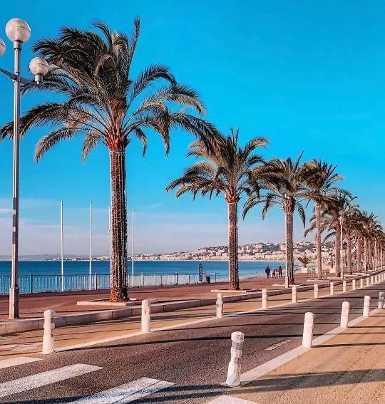 Nice Vue Mer 50M Plage Parking 0*,  Francia